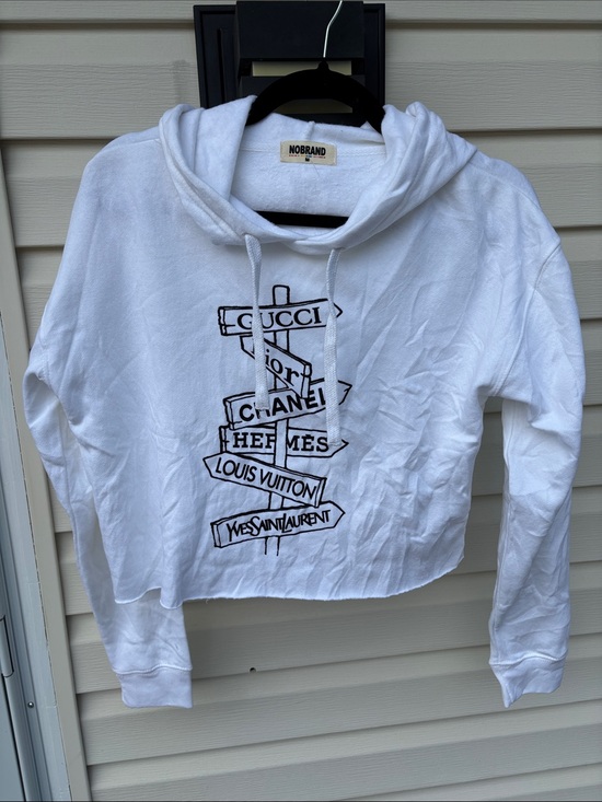 NO BRAND Tops - NO BRAND White Cropped Black LOGO Hoodie Sweatshirt-M
